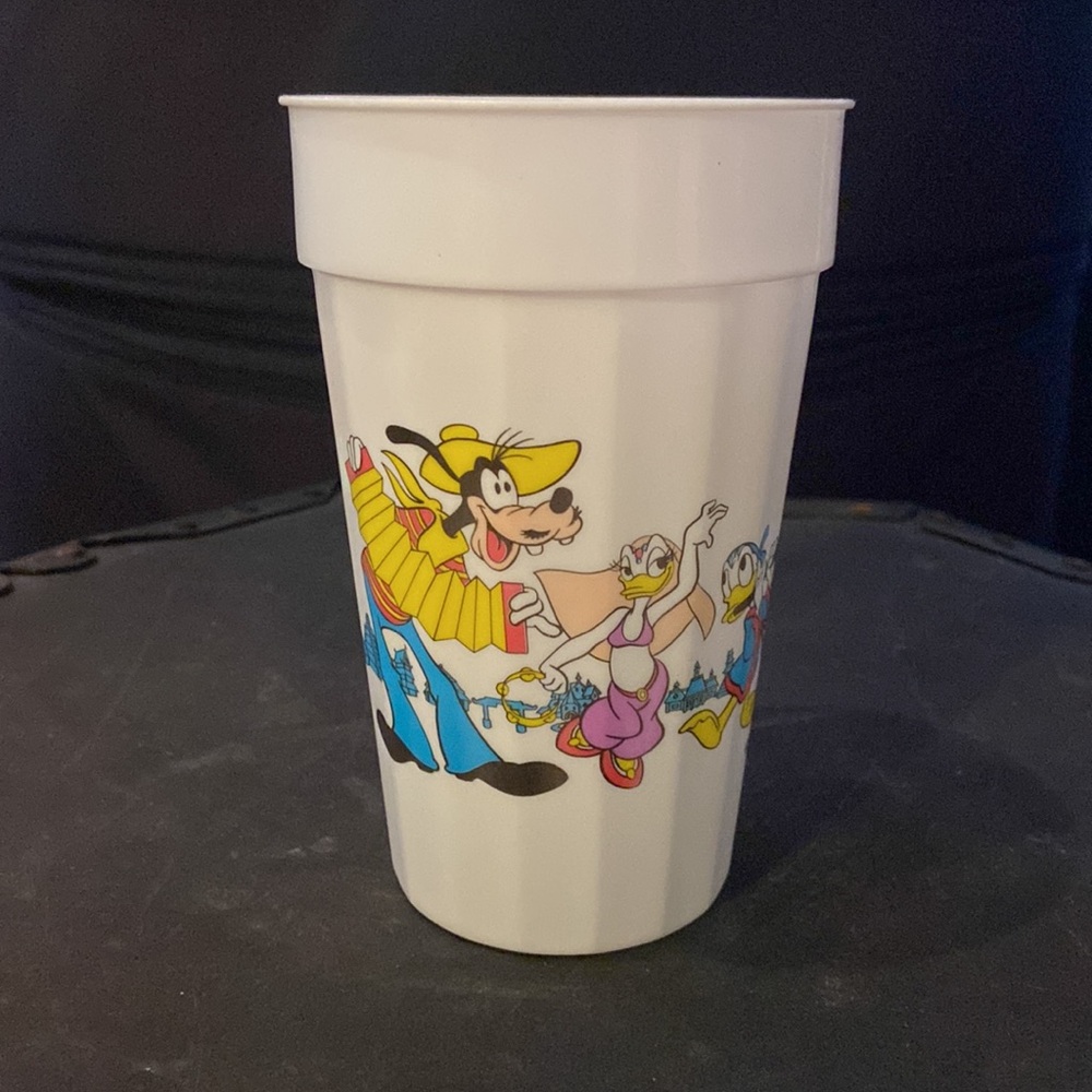 Vintage Walt Disney World Coca-Cola Classic plastic cup - Picture 2 of 7